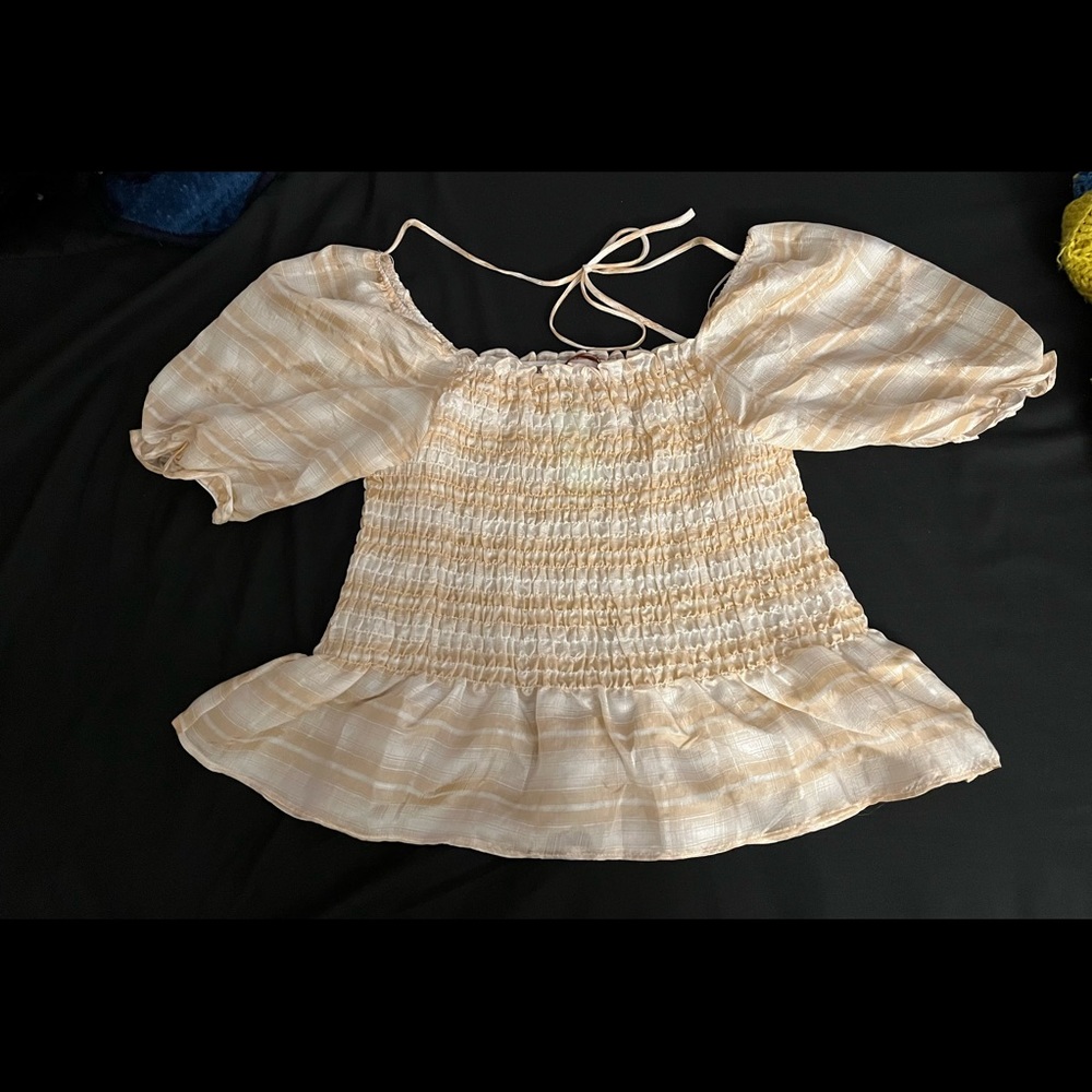 Women’s Yuni Los Angeles crop top with peplum in size large